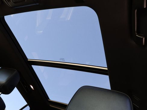 Used 2023 Chevrolet Suburban RST image 28