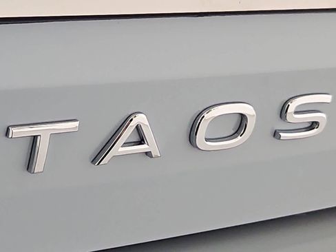 New 2026 Volkswagen Taos SE AWD/4WD image 12
