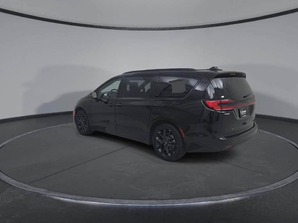 Certified 2025 Chrysler Pacifica Limited FWD image 13