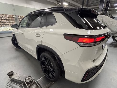 New 2026 Volkswagen Tiguan SE R-Line AWD/4WD image 9