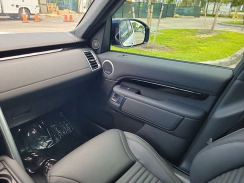 Used 2025 Land Rover Discovery S AWD/4WD image 18