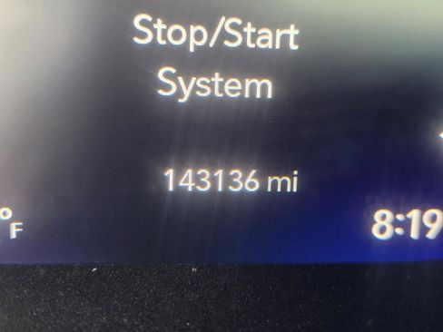 Used 2021 Chrysler Pacifica Touring-L w/ Uconnect Theater Family Group FWD image 20