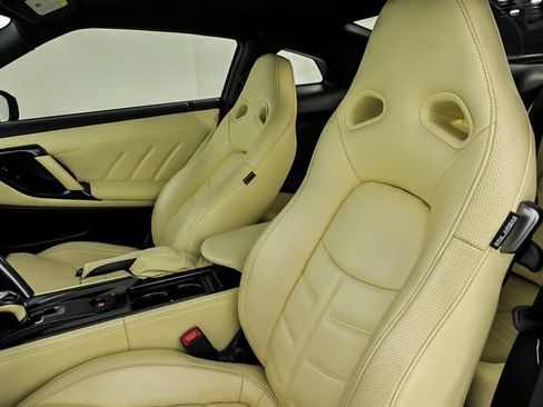 Used 2015 Nissan GT-R Premium AWD/4WD image 18