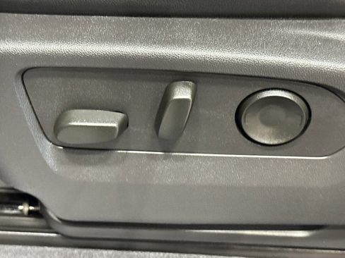 Used 2025 Chevrolet Silverado 1500 LT w/ Leather Package image 16