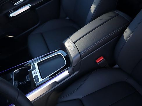 New 2026 Mercedes-Benz GLB 250 4MATIC image 32
