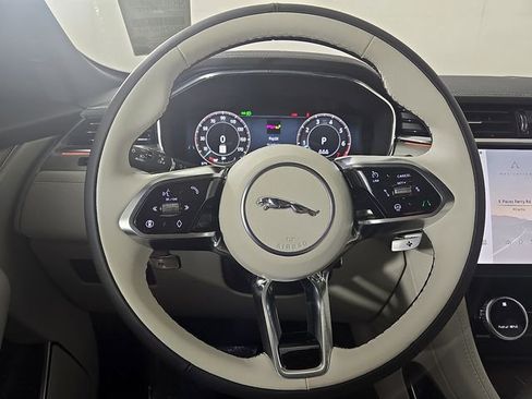 New 2026 Jaguar F-PACE R-Dynamic S image 18