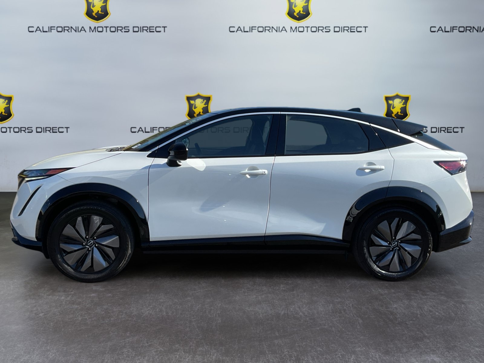 Used 2024 Nissan Ariya FWD image 8