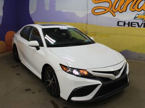 Used 2021 Toyota Camry SE FWD image 2