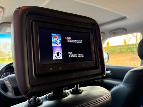 Used 2017 Nissan Armada Platinum image 12