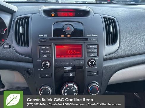 Used 2011 Kia Forte EX image 23