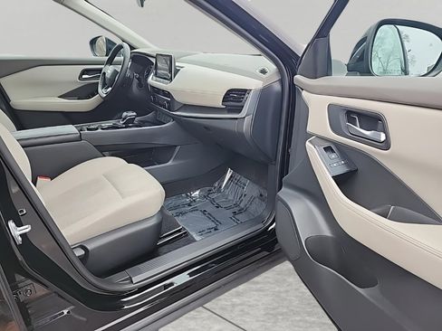 Used 2025 Nissan Rogue SV image 34