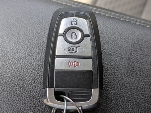 Used 2022 Ford Escape SE w/ SE Sport Appearance Package FWD image 28