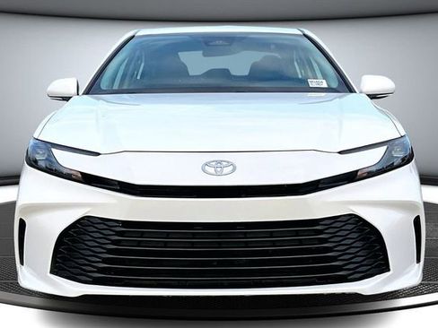 Used 2025 Toyota Camry LE image 2