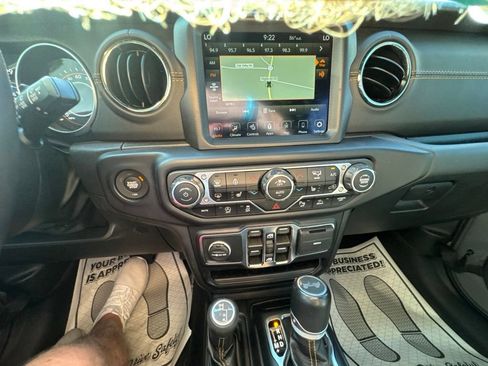 Used 2022 Jeep Wrangler Unlimited Sahara AWD/4WD image 18