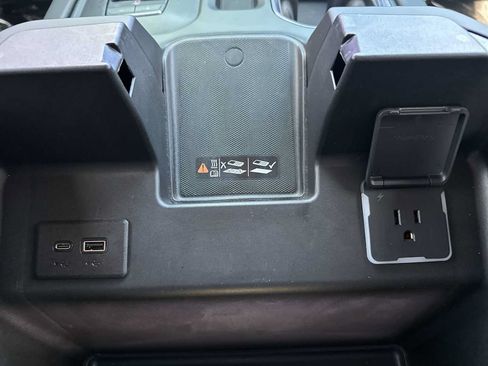 Certified 2025 GMC Sierra 2500 Denali Ultimate AWD/4WD image 34