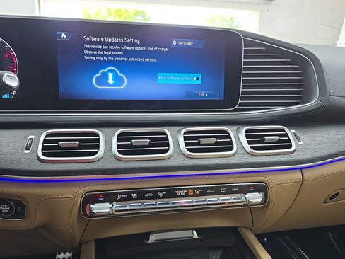 New 2026 Mercedes-Benz GLS 450 4MATIC image 21