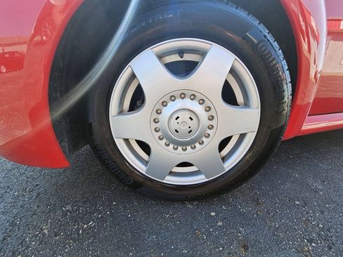 Used 1998 Volkswagen Beetle Coupe FWD image 12