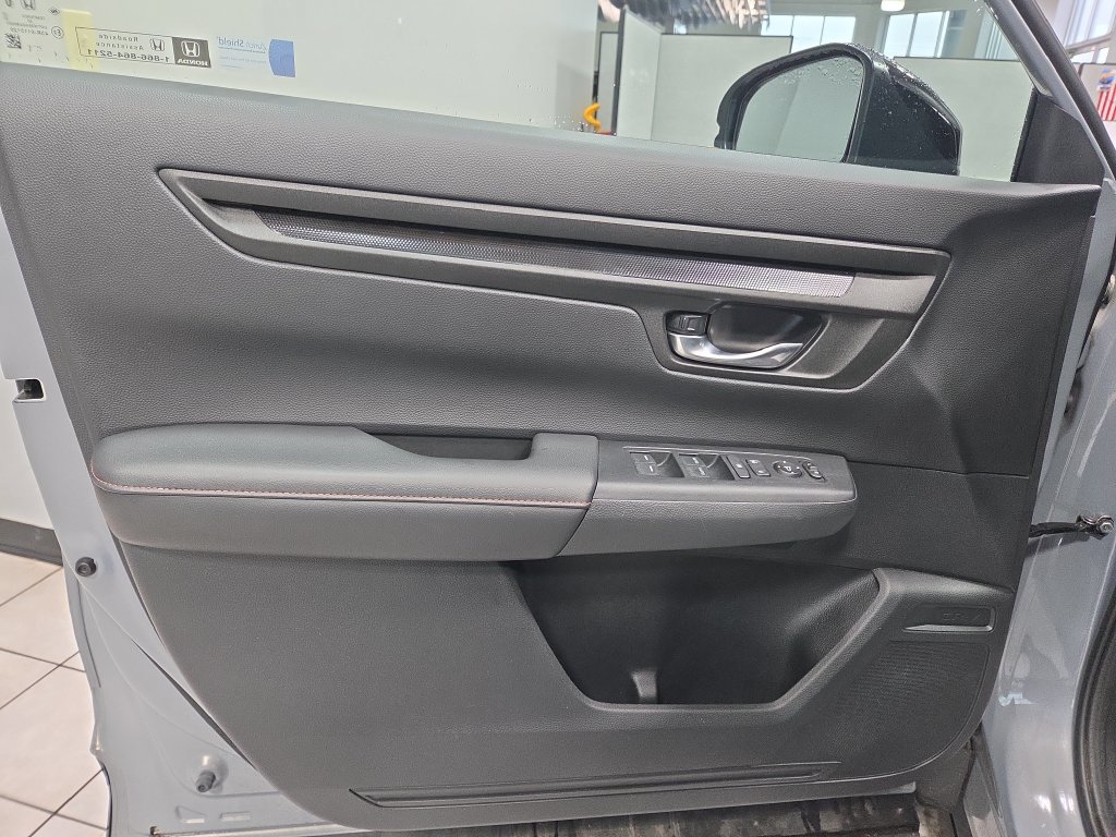 Used 2025 Honda CR-V Sport image 32