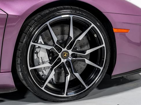 Used 2018 Lamborghini Aventador S image 45