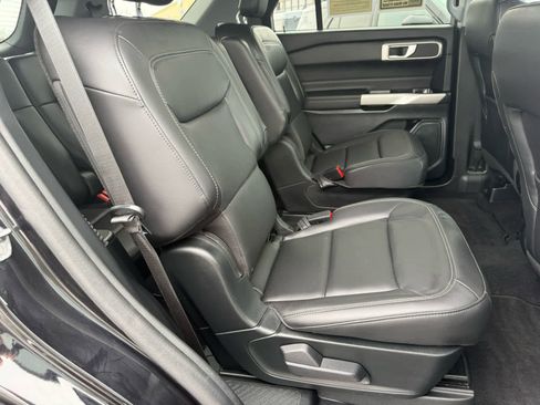 Used 2023 Ford Explorer XLT w/ Equipment Group 202A image 9