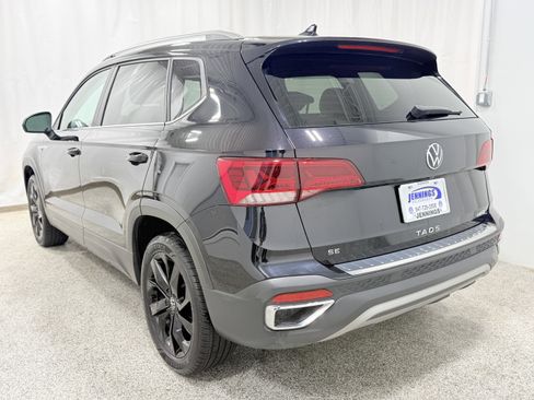 Certified 2023 Volkswagen Taos SE w/ Black Wheel Package image 4