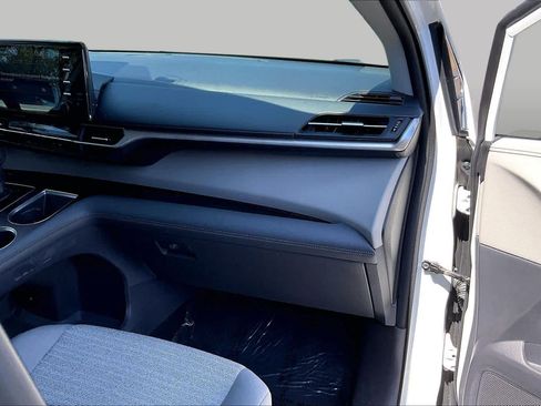 Certified 2022 Toyota Sienna LE FWD image 18