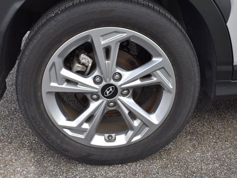 Used 2023 Hyundai Kona SEL w/ Winter Weather Package FWD image 13