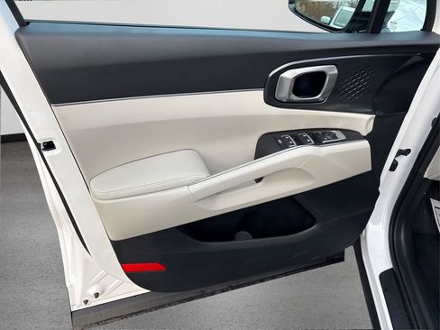 Certified 2025 Kia Sorento S image 22
