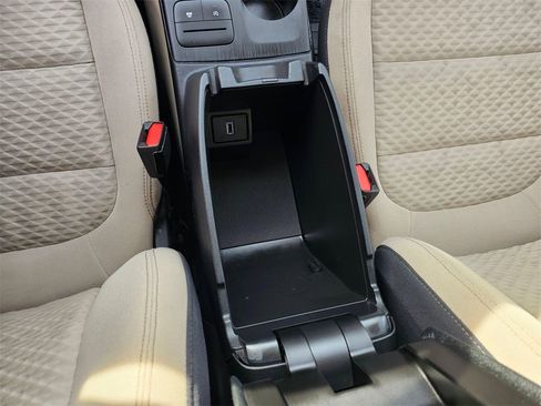 Used 2020 Ford Escape SE image 26