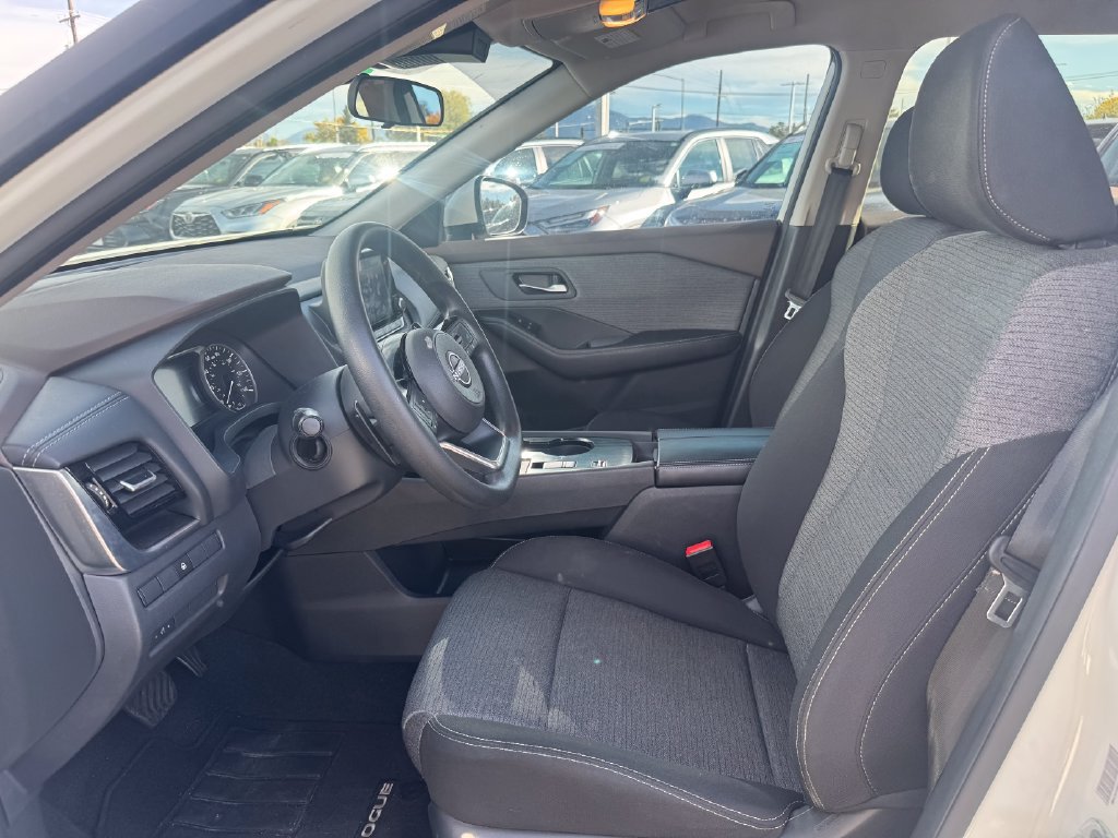 Used 2023 Nissan Rogue SV FWD image 5