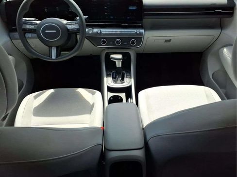 Used 2024 Hyundai Kona SE FWD image 9