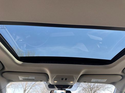 Used 2025 Nissan Kicks SR w/ SR Premium Package image 19