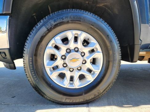 Used 2025 Chevrolet Silverado 3500 LTZ AWD/4WD image 23