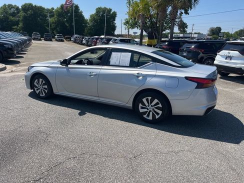 Used 2024 Nissan Altima 2.5 S FWD image 4