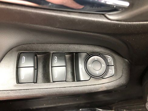 Used 2021 Chevrolet Equinox LT image 23