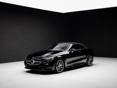 Used 2018 Mercedes-Benz S 560 Cabriolet image 4