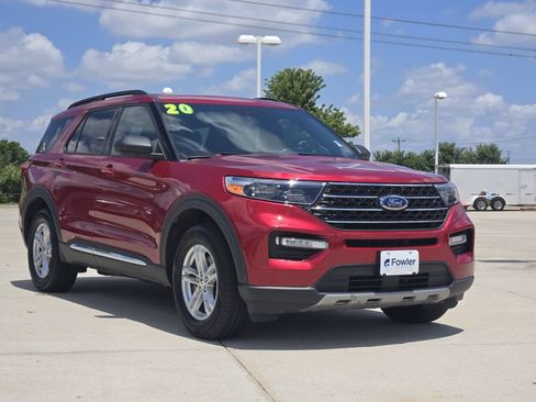 Used 2020 Ford Explorer XLT w/ Equipment Group 202A AWD/4WD image 3