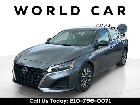 Used 2025 Nissan Altima 2.5 SV FWD image 7