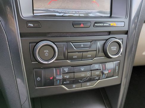 Used 2018 Ford Explorer XLT w/ Equipment Group 202A image 25