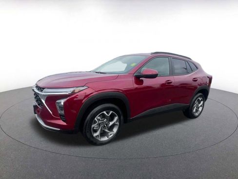 Used 2025 Chevrolet Trax LT image 8