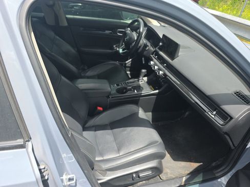 Used 2022 Honda Civic Touring image 7