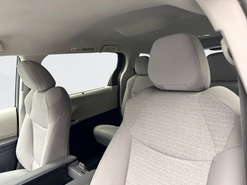 Used 2021 Toyota Sienna LE FWD image 9