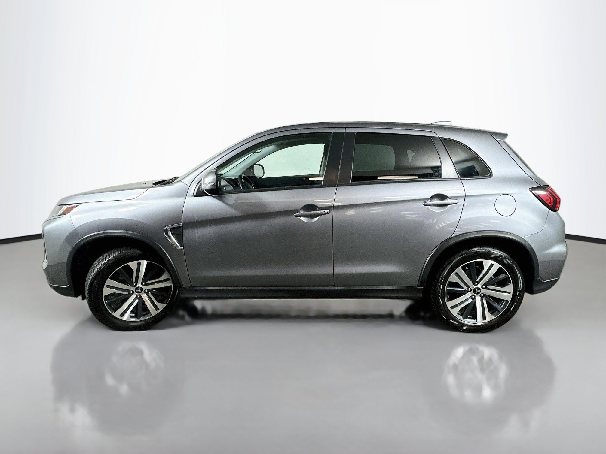 Used 2024 Mitsubishi Outlander Sport SE AWD/4WD image 4