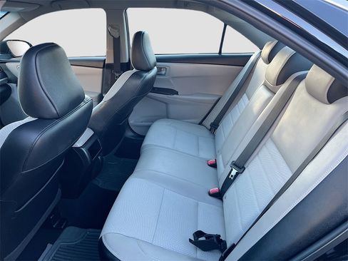 Used 2016 Toyota Camry SE image 23