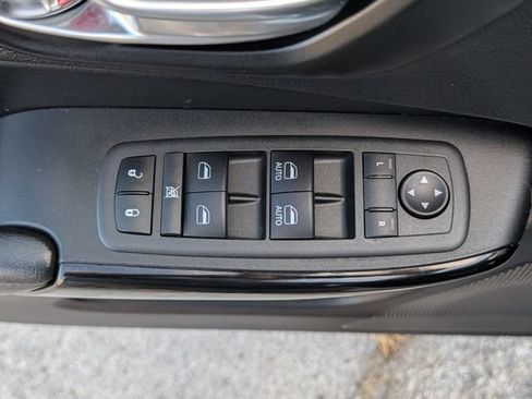 Used 2022 Jeep Cherokee Latitude Plus AWD/4WD image 14