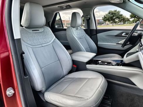 Used 2025 Ford Explorer Platinum w/ LUX Leather Package AWD/4WD image 26