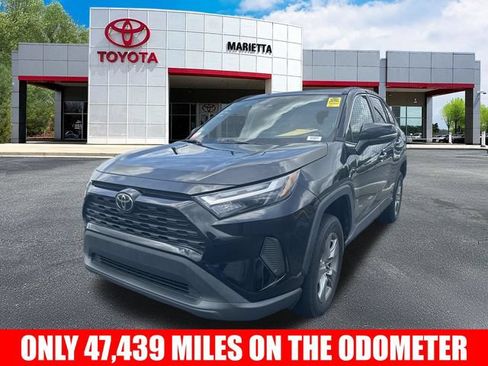 Used 2022 Toyota RAV4 XLE w/ Convenience Package FWD image 3