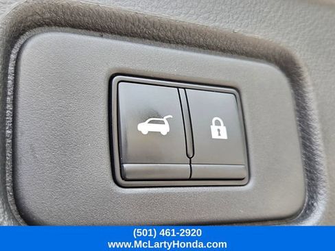 Used 2025 Nissan Pathfinder SL FWD image 16