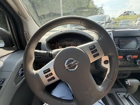 Used 2014 Nissan Frontier SV w/ SV Value Truck Package AWD/4WD image 16