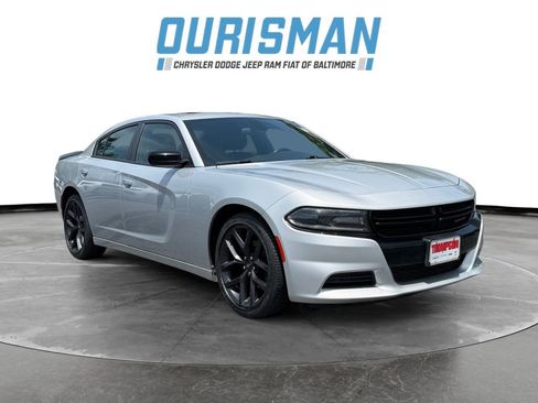 Used 2020 Dodge Charger SXT w/ Blacktop Package RWD image 1